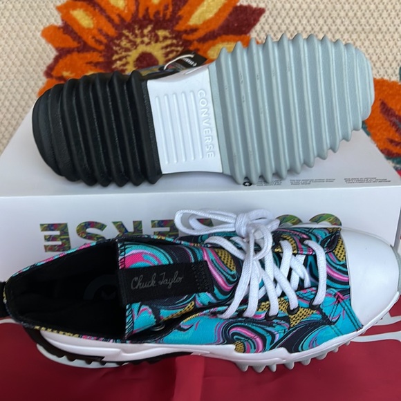 Converse A00660C
RUN STAR MOTION HI
BLACK/ASH STONE/WHITE
Chuck Taylor All Str M - Picture 6 of 16